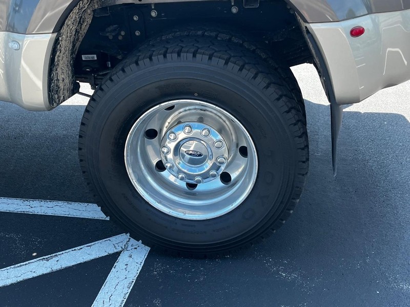Ford Super Duty F-450 DRW Vehicle Image 07