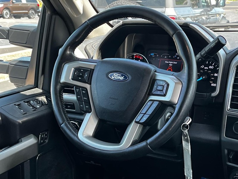 Ford Super Duty F-450 DRW Vehicle Image 12