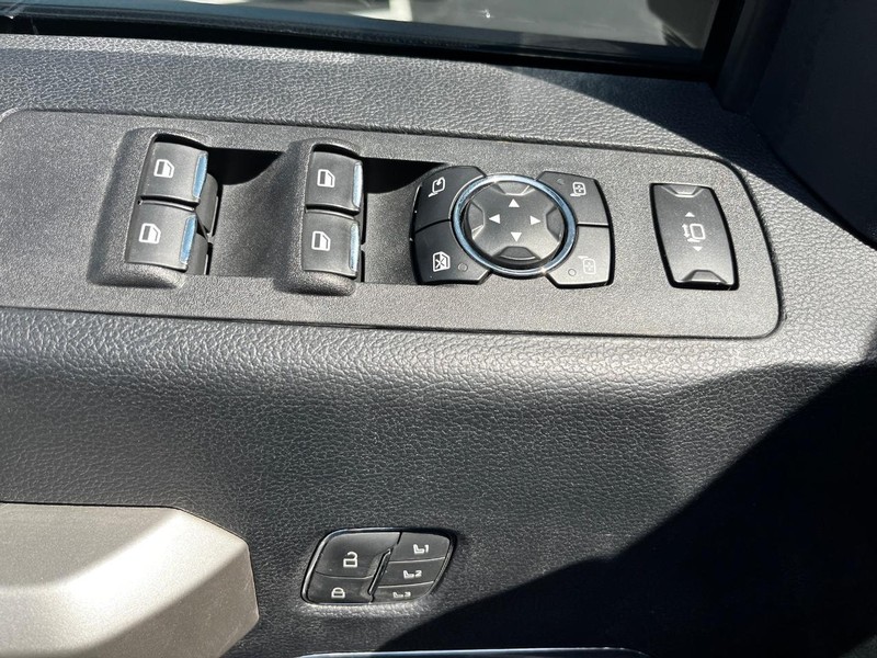Ford Super Duty F-450 DRW Vehicle Image 14