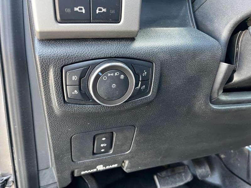 Ford Super Duty F-450 DRW Vehicle Image 16