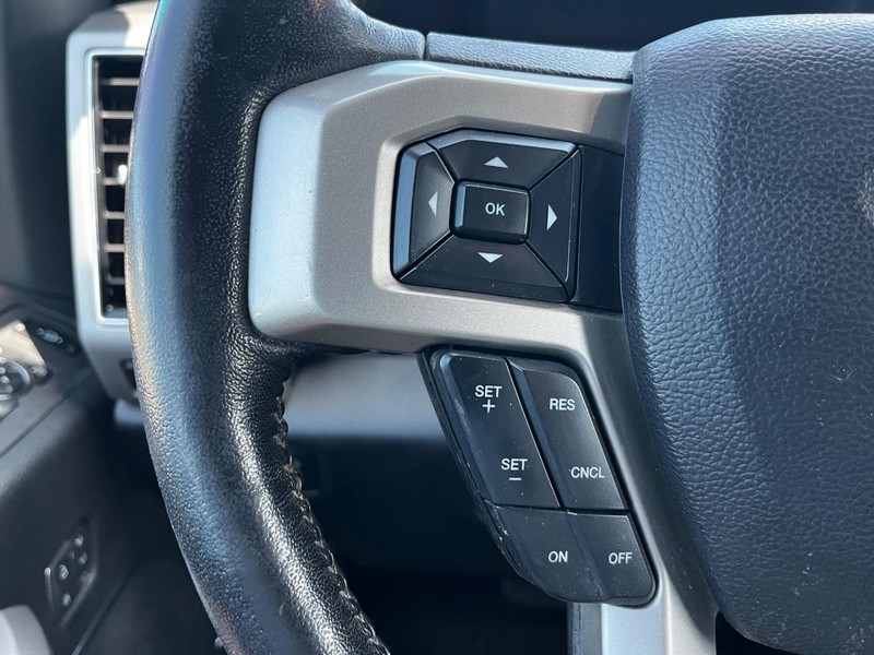 Ford Super Duty F-450 DRW Vehicle Image 17