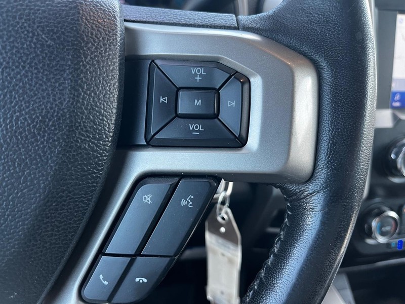 Ford Super Duty F-450 DRW Vehicle Image 18