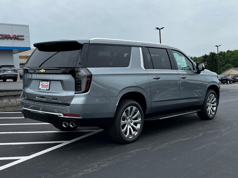 Chevrolet Suburban Vehicle Image 04