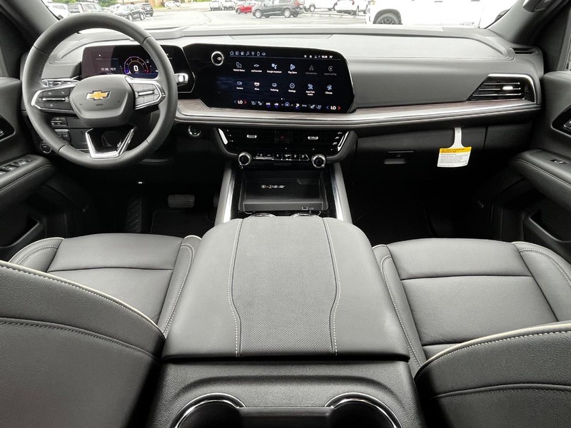 Chevrolet Suburban Vehicle Image 08
