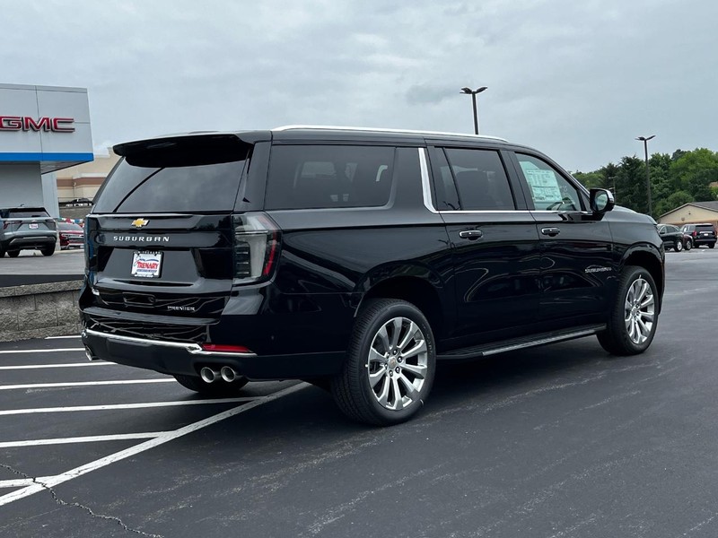 Chevrolet Suburban Vehicle Image 04