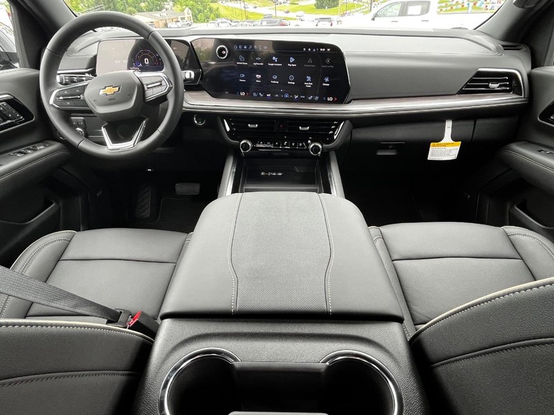 Chevrolet Suburban Vehicle Image 08