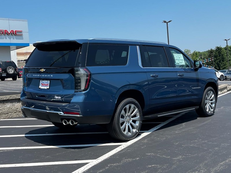 Chevrolet Suburban Vehicle Image 04