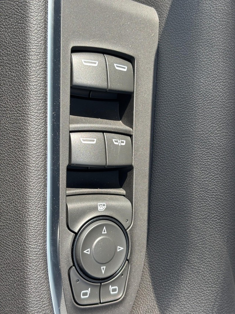 Chevrolet Silverado 1500 Vehicle Image 21