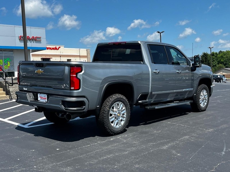 Chevrolet Silverado 2500HD Vehicle Image 04