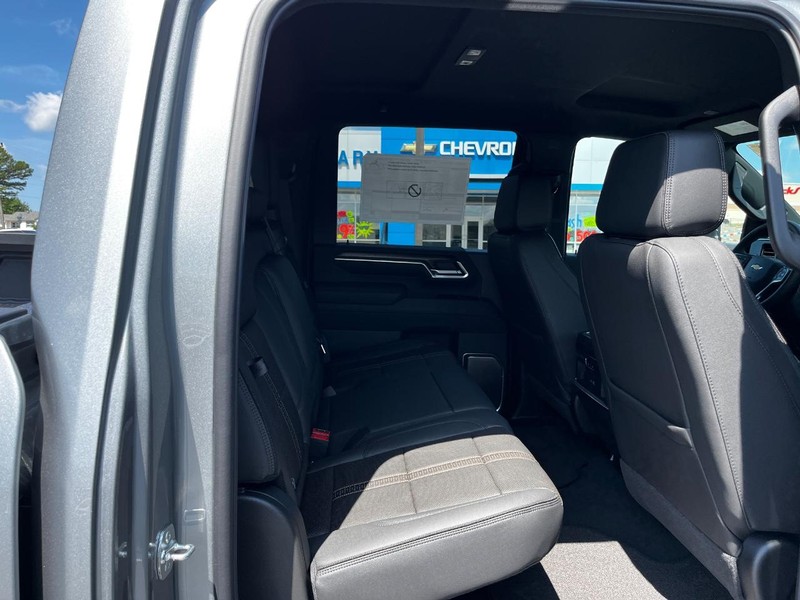 Chevrolet Silverado 2500HD Vehicle Image 05