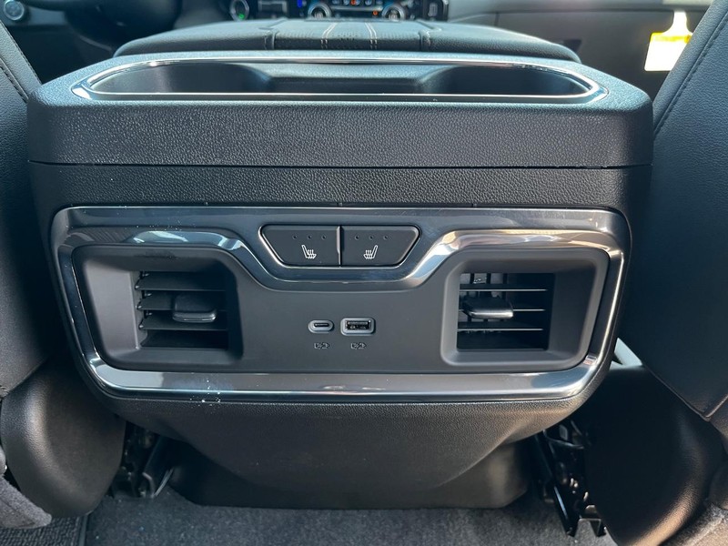 Chevrolet Silverado 2500HD Vehicle Image 06