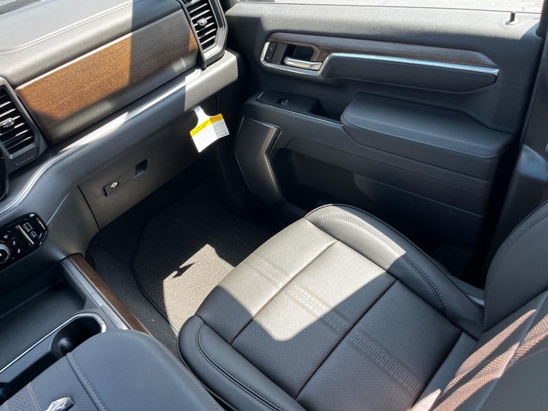 Chevrolet Silverado 2500HD Vehicle Image 09