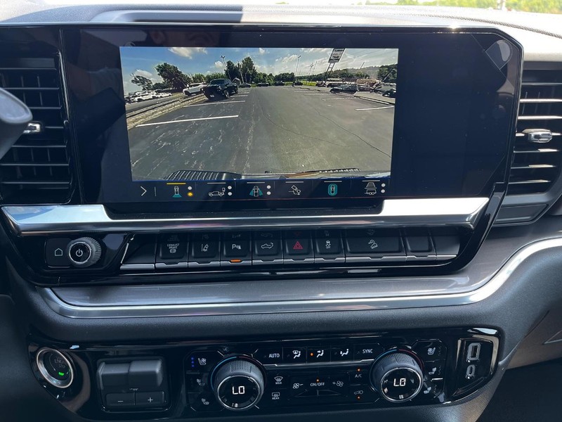 Chevrolet Silverado 2500HD Vehicle Image 17