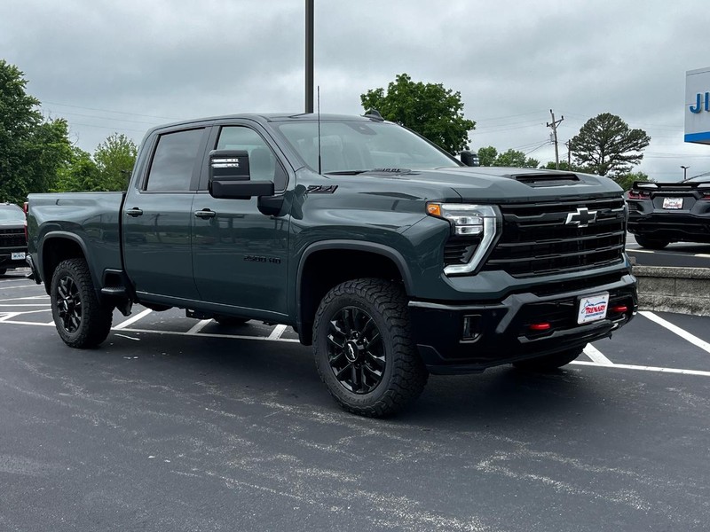 Chevrolet Silverado 2500HD Vehicle Image 02