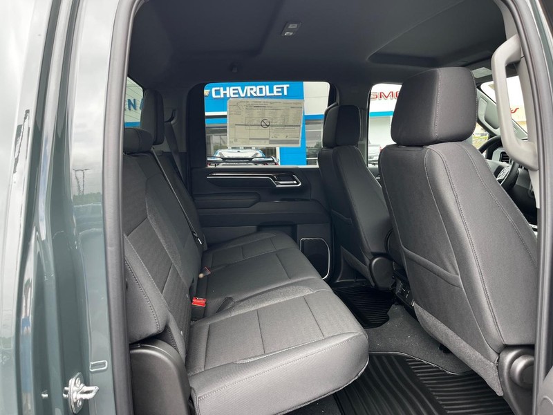 Chevrolet Silverado 2500HD Vehicle Image 05