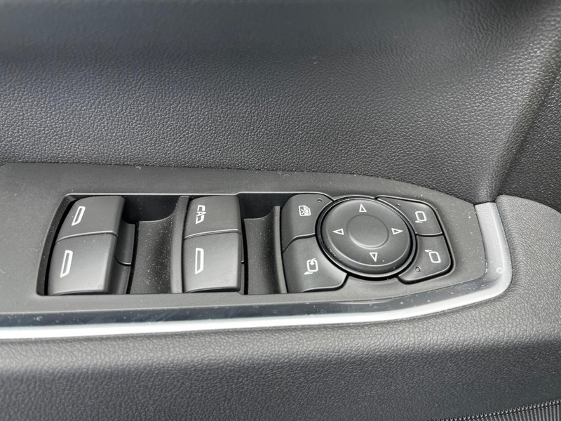 Chevrolet Silverado 2500HD Vehicle Image 09