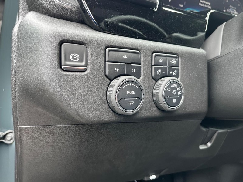 Chevrolet Silverado 2500HD Vehicle Image 11