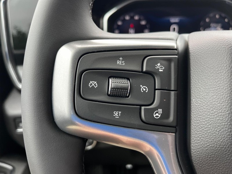 Chevrolet Silverado 2500HD Vehicle Image 12