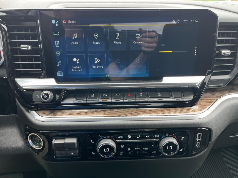 Chevrolet Silverado 2500HD Vehicle Image 15