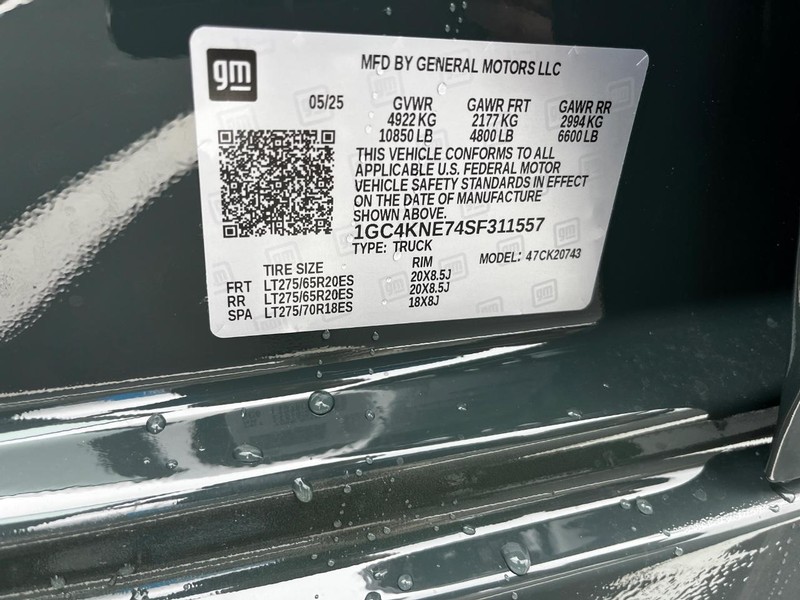 Chevrolet Silverado 2500HD Vehicle Image 17