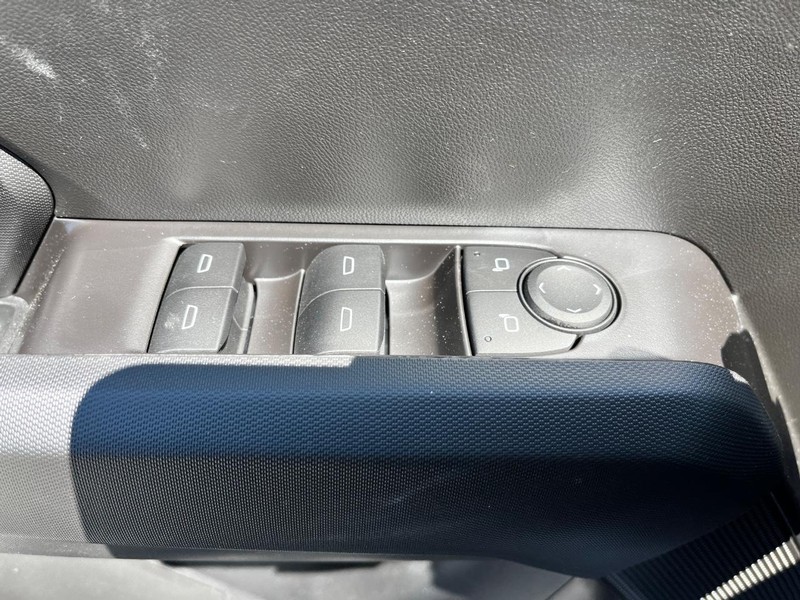Chevrolet Colorado Vehicle Image 09