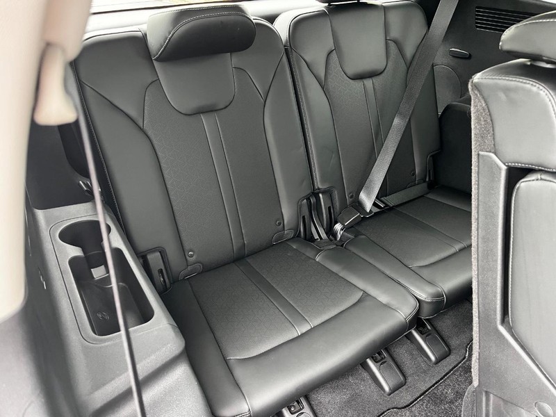 Kia Sorento Vehicle Image 11
