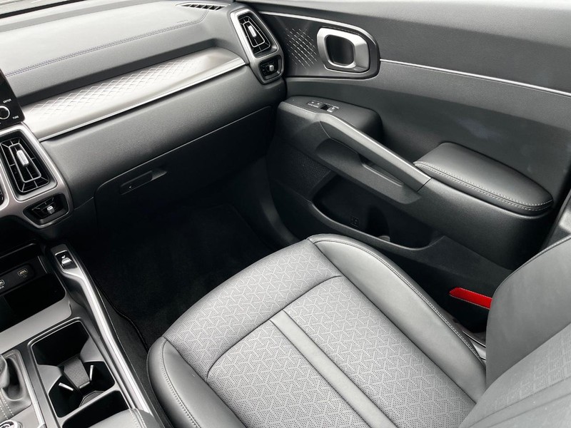 Kia Sorento Vehicle Image 14