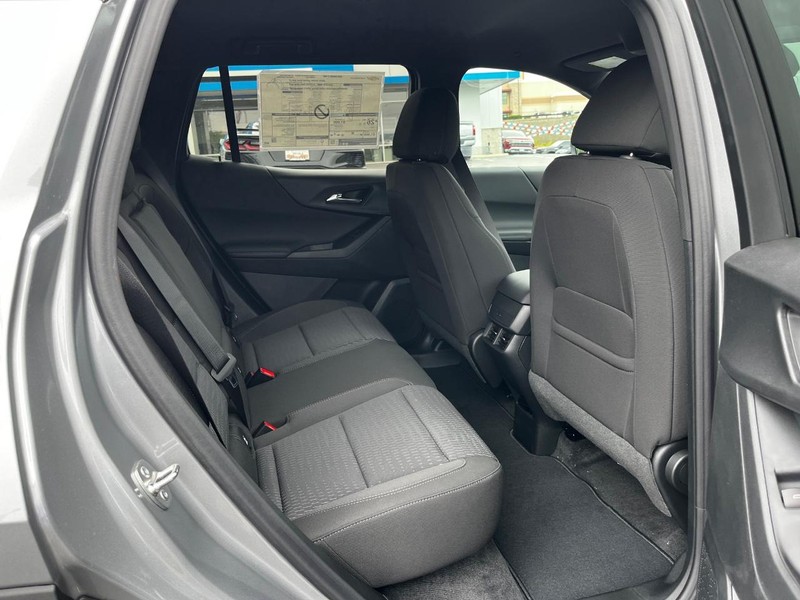 Chevrolet Equinox Vehicle Image 05