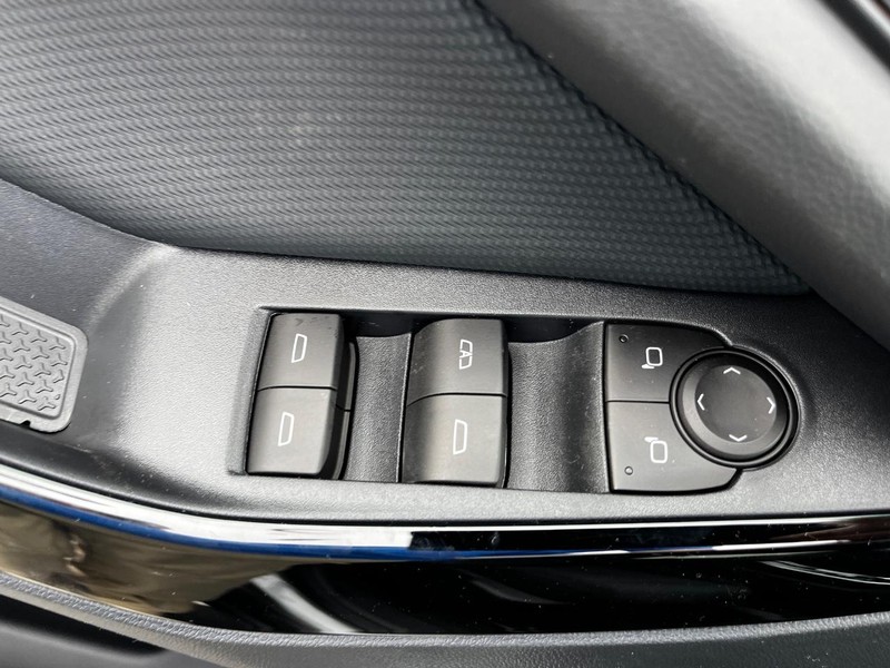 Chevrolet Equinox Vehicle Image 09