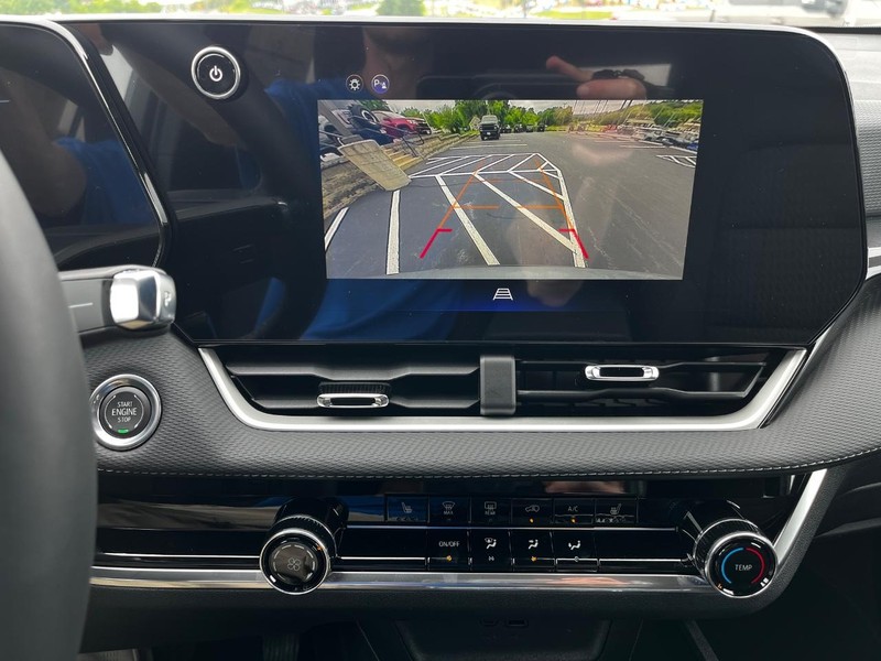 Chevrolet Equinox Vehicle Image 15