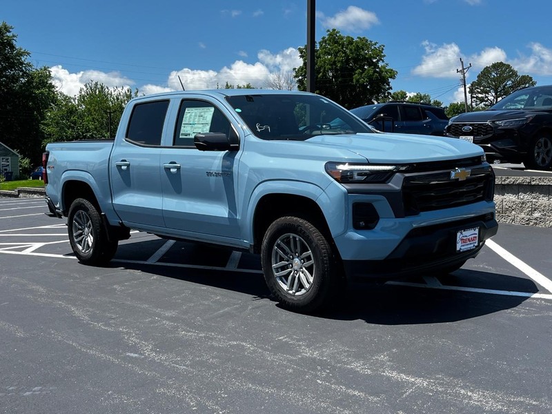 Chevrolet Colorado Vehicle Image 02