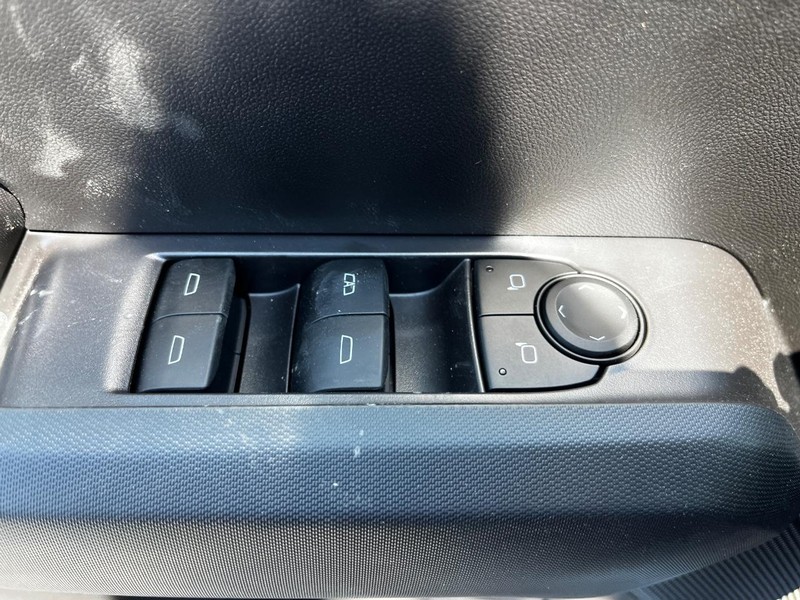 Chevrolet Colorado Vehicle Image 09