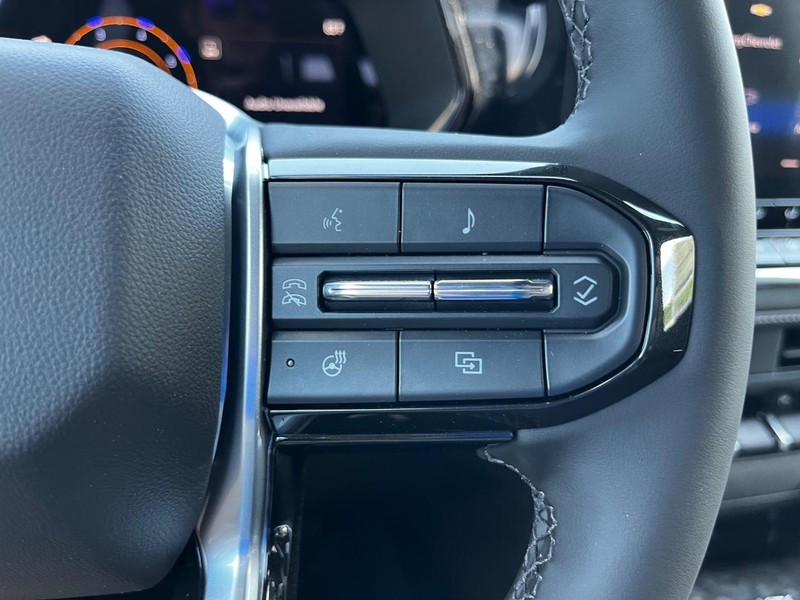 Chevrolet Colorado Vehicle Image 12