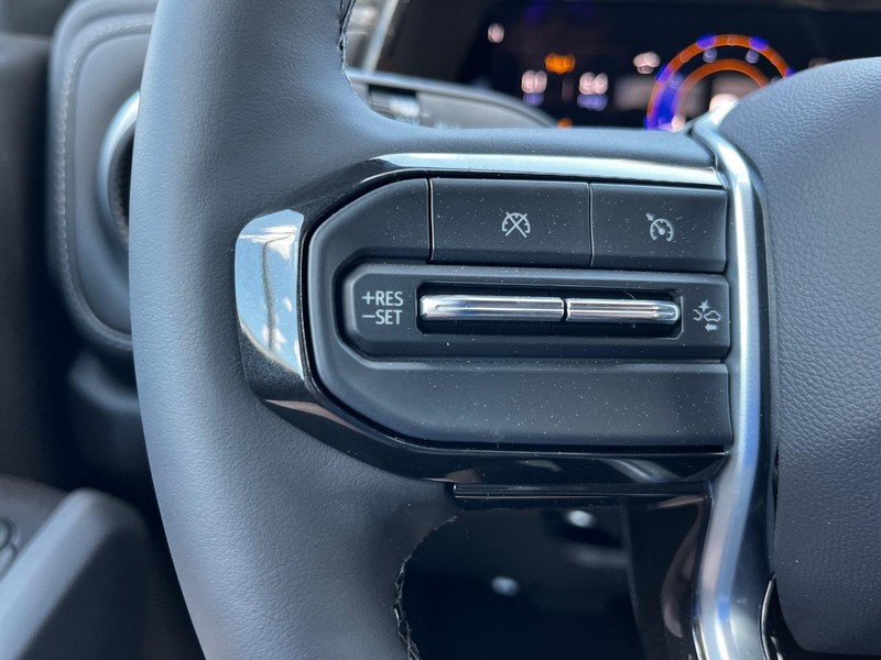 Chevrolet Colorado Vehicle Image 11