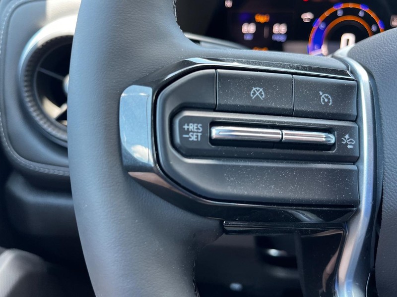 Chevrolet Colorado Vehicle Image 11