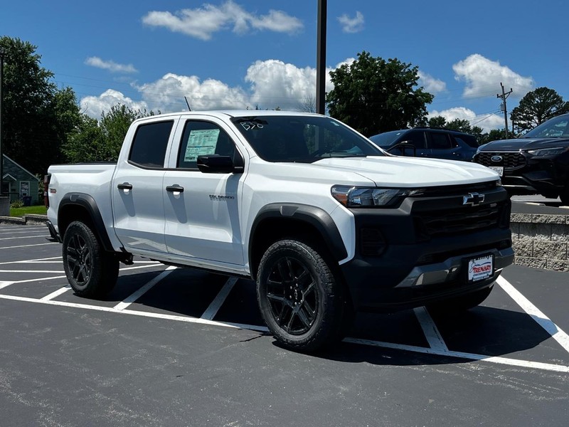 Chevrolet Colorado Vehicle Image 02