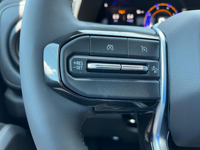 Chevrolet Colorado Vehicle Image 11