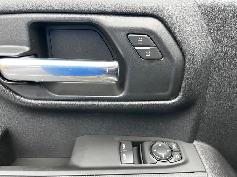 Chevrolet Silverado 1500 Vehicle Image 05