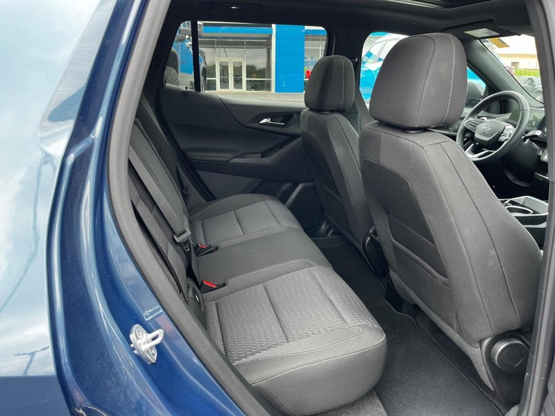 Chevrolet Equinox Vehicle Image 10