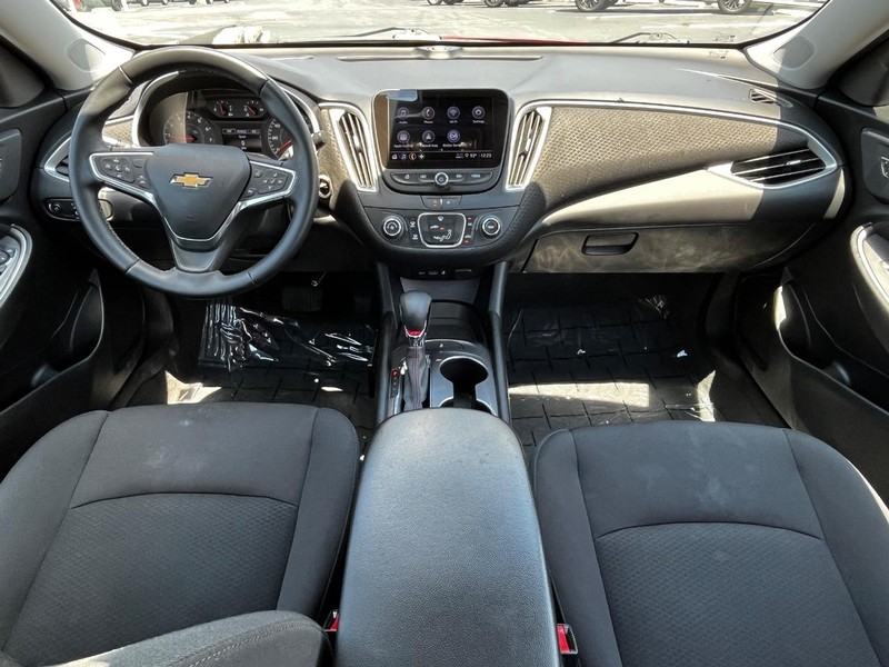 Chevrolet Malibu Vehicle Image 11