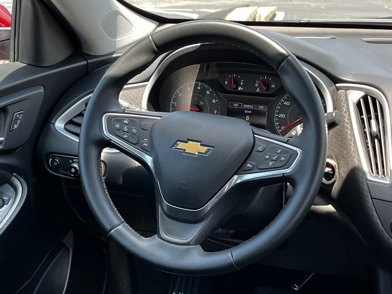 Chevrolet Malibu Vehicle Image 12
