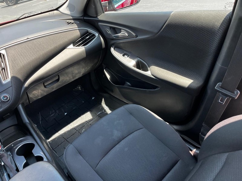 Chevrolet Malibu Vehicle Image 13