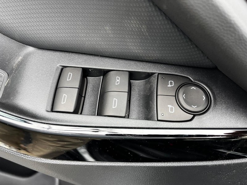 Chevrolet Equinox Vehicle Image 10