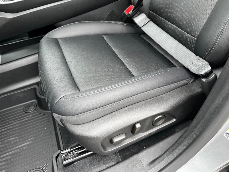 Chevrolet Equinox Vehicle Image 11