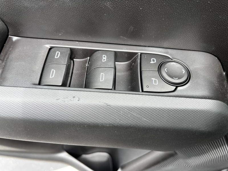 Chevrolet Colorado Vehicle Image 09