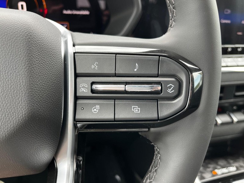 Chevrolet Colorado Vehicle Image 12