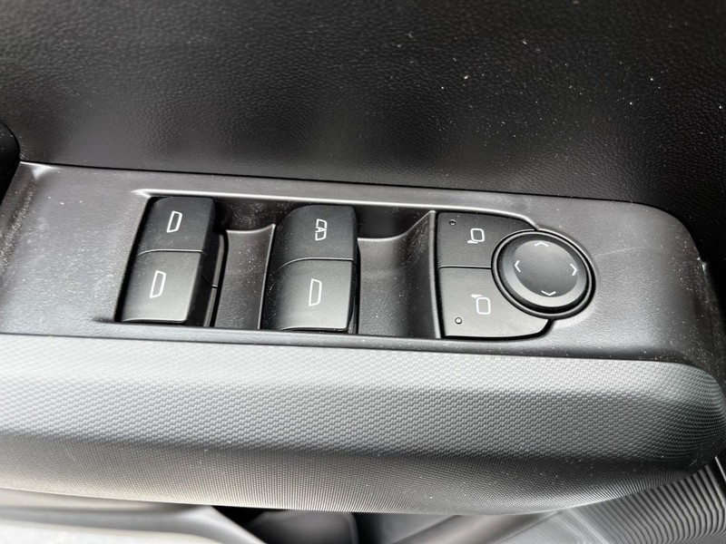 GMC Canyon Vehicle Image 09