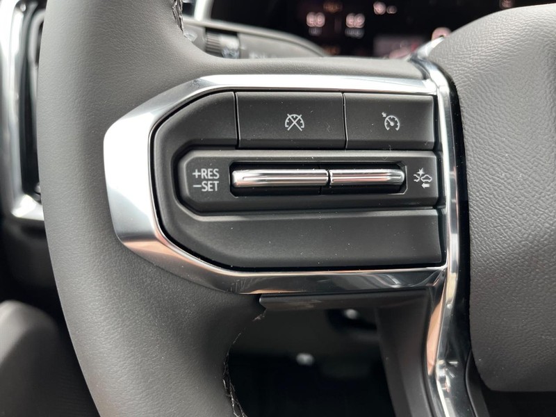 GMC Canyon Vehicle Image 11