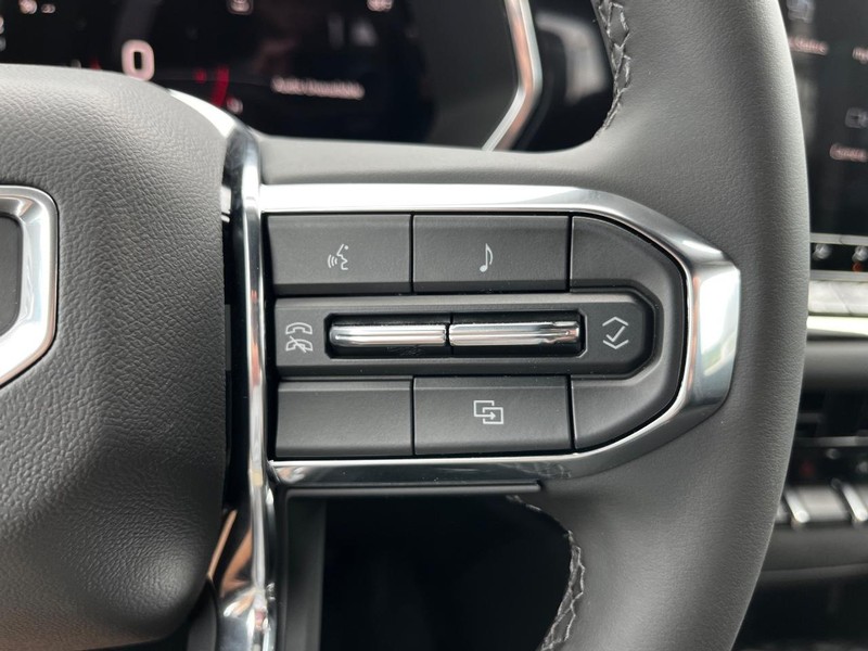 GMC Canyon Vehicle Image 12