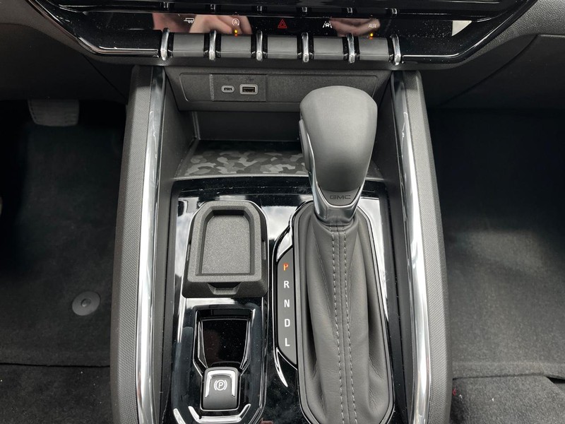 GMC Canyon Vehicle Image 14